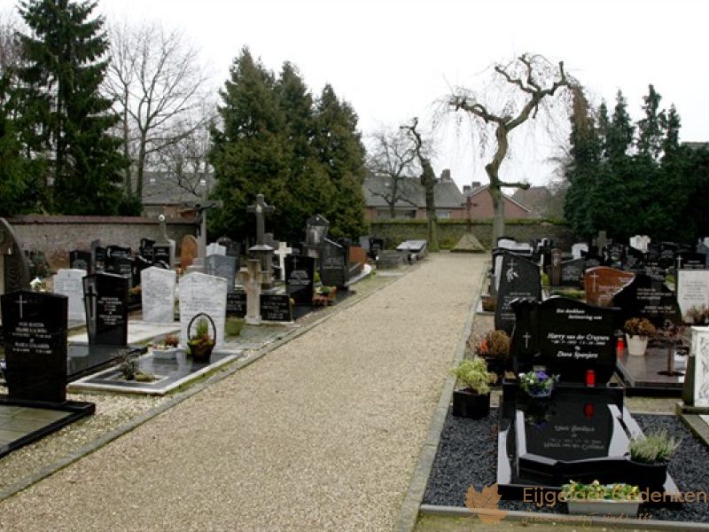 grafstenen Escharen Rooms Katholieke Begraafplaats Escharen