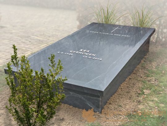 Bekijk liggende grafstenen
