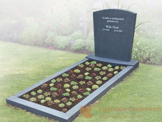 Eenvoudig gedenkteken met ruimte voor bloemen of planten