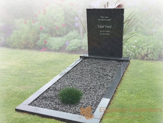 Eenvoudig vormgegeven grafmonument