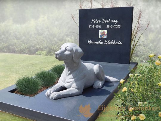 Familie grafsteen met beeld van een hond