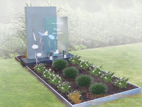 Grafmonument met RVS vlinders