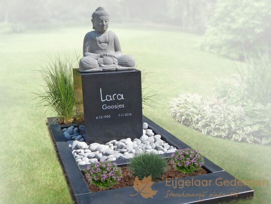 Grafmonument met beeld van mediterende Boeddha