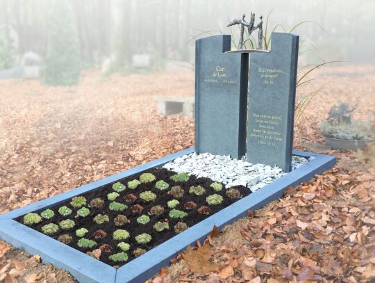 Grafmonument natuursteen met bronzen Engel