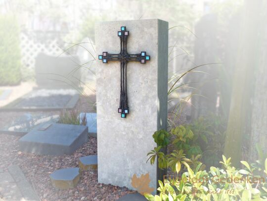 Grafsteen met kruis