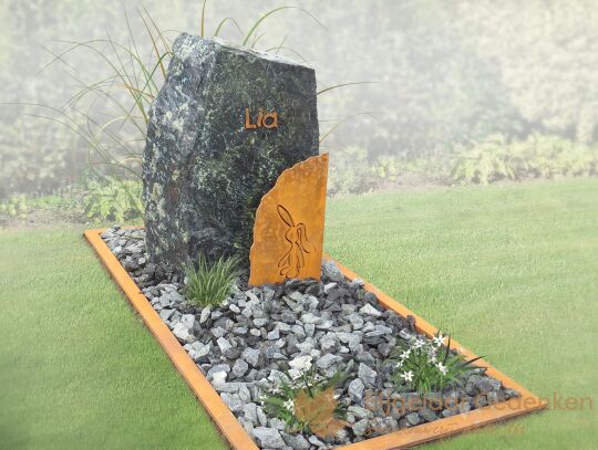 Natuurlijk kindermonument met konijntje