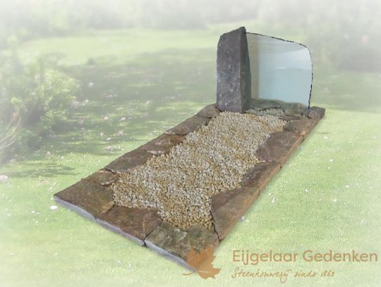 Ruw grafmonument met glas 23