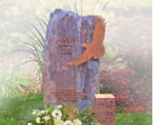 Leisteen grafsteen met vogel van Cortenstaal foto 1