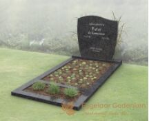 Budget golfkop grafmonument met bloemstrook foto 5