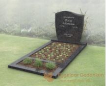 Budget golfkop grafmonument met bloemstrook foto 4