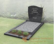 Budget golfkop grafmonument met bloemstrook foto 1
