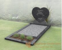 Budget grafmonument hartvorm met open gedeelte en bloemstrook foto 1
