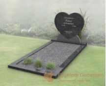 Budget hartvorm grafmonument met open gedeelte foto 2