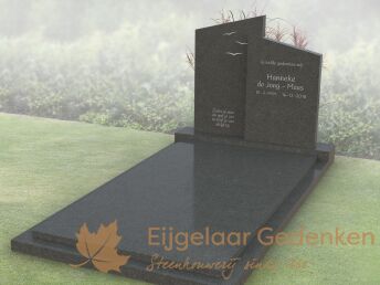 Eenvoudig grafmonument met schuine lettersteen