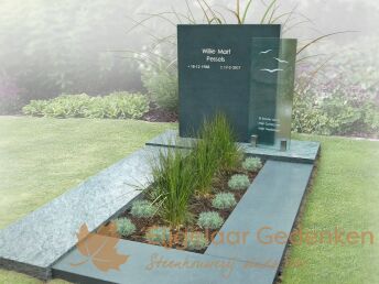 Eigentijds grafmonument van groen natuursteen