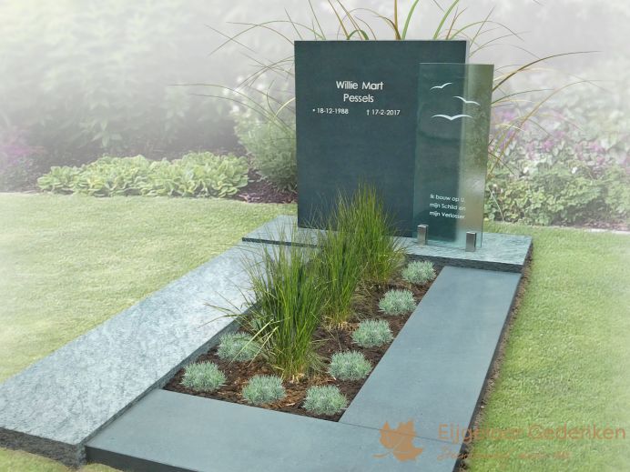 Eigentijds grafmonument van groen natuursteen foto 1