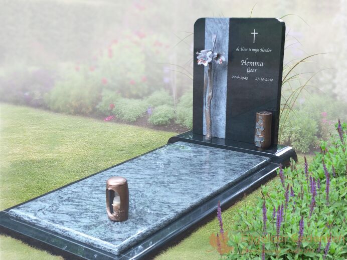 Exclusief grafmonument met bronzen grafaccessoires foto 1