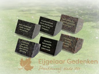 Gedenksteentjes voor op een grafsteen of grafmonument