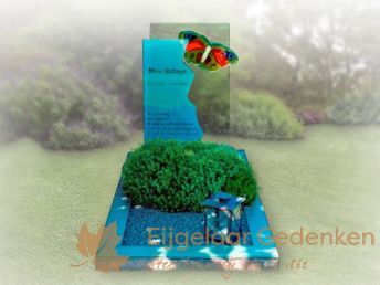 Glazen grafmonument AE07 met vlinder van glas