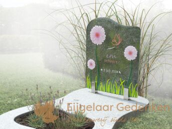 Glazen kindermonument met glooiende vormen