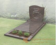 Golfkop grafsteen met dekplaat en bloemstrook foto 7