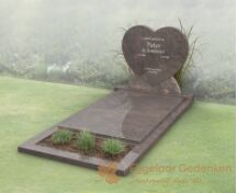 Grafmonument met gesloten dekplaat en bloemstrook foto 3