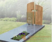 Grafmonument met houten kruis foto 1