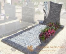 Grafmonument Orion graniet met roos foto 2