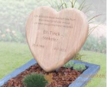 Grafsteen met houten hart foto 2