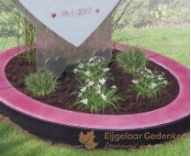 Groot hart in roze grafmonument van glas foto 3