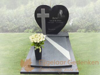 Hart en kruis grafsteen