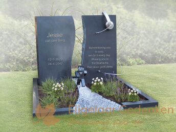 Jong en eigentijds grafmonument