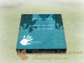 Kinder grafmonument tekstplaatje met handafdruk 058