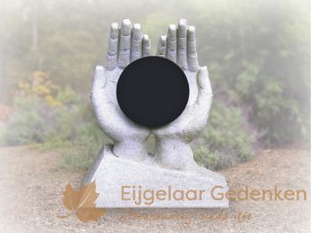 Kinder grafsteen met geborgen handen 014