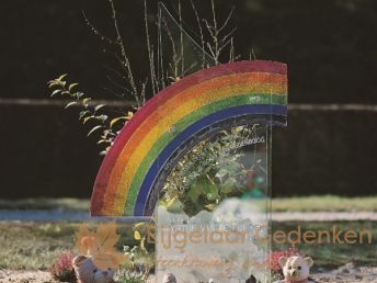 Kindergrafsteen glas met regenboog 002