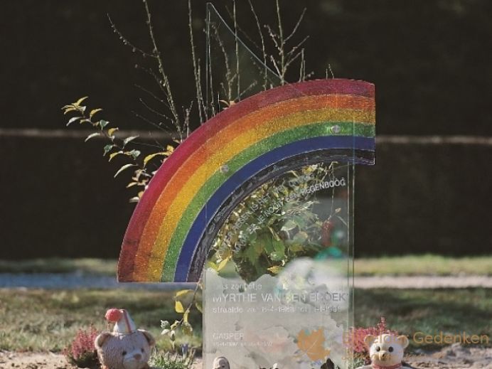 Kindergrafsteen glas met regenboog 002 foto 1