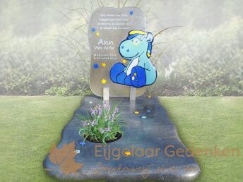 Kindermonument met afbeelding van glas