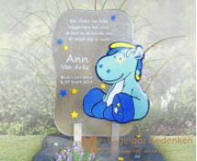 Kindermonument met afbeelding van glas foto 2