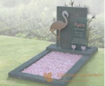 Kindermonument met flamingo van RVS foto 1