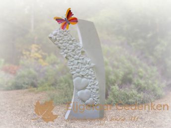 Kindermonument met glazen vlinder 030a