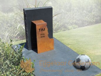 Kindermonument met voetbal