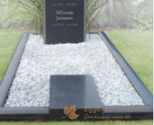 Klassiek grafmonument met fraaie details foto 3