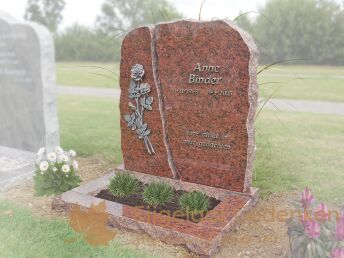 Kort grafmonument gehakt natuursteen