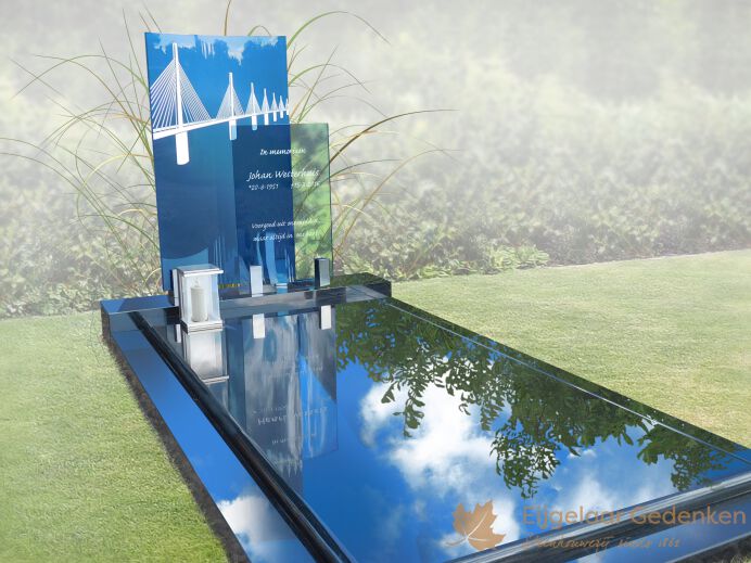 Grafmonument met blauw glas foto 1