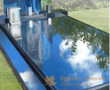 Grafmonument met blauw glas foto 3