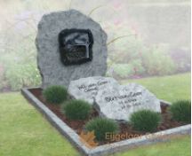 Grafsteen met glazen letterplaat foto 1