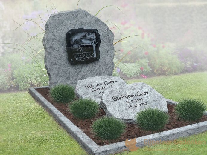 Grafsteen met glazen letterplaat foto 1