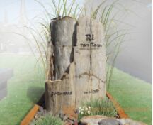 Natuurlijk grafmonument met bronzen accessoires foto 1