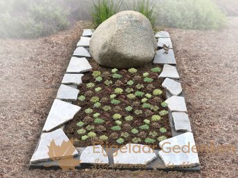 Natuurlijk grafmonument met zwerfkei