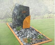 Natuurlijk kindermonument met konijntje foto 1